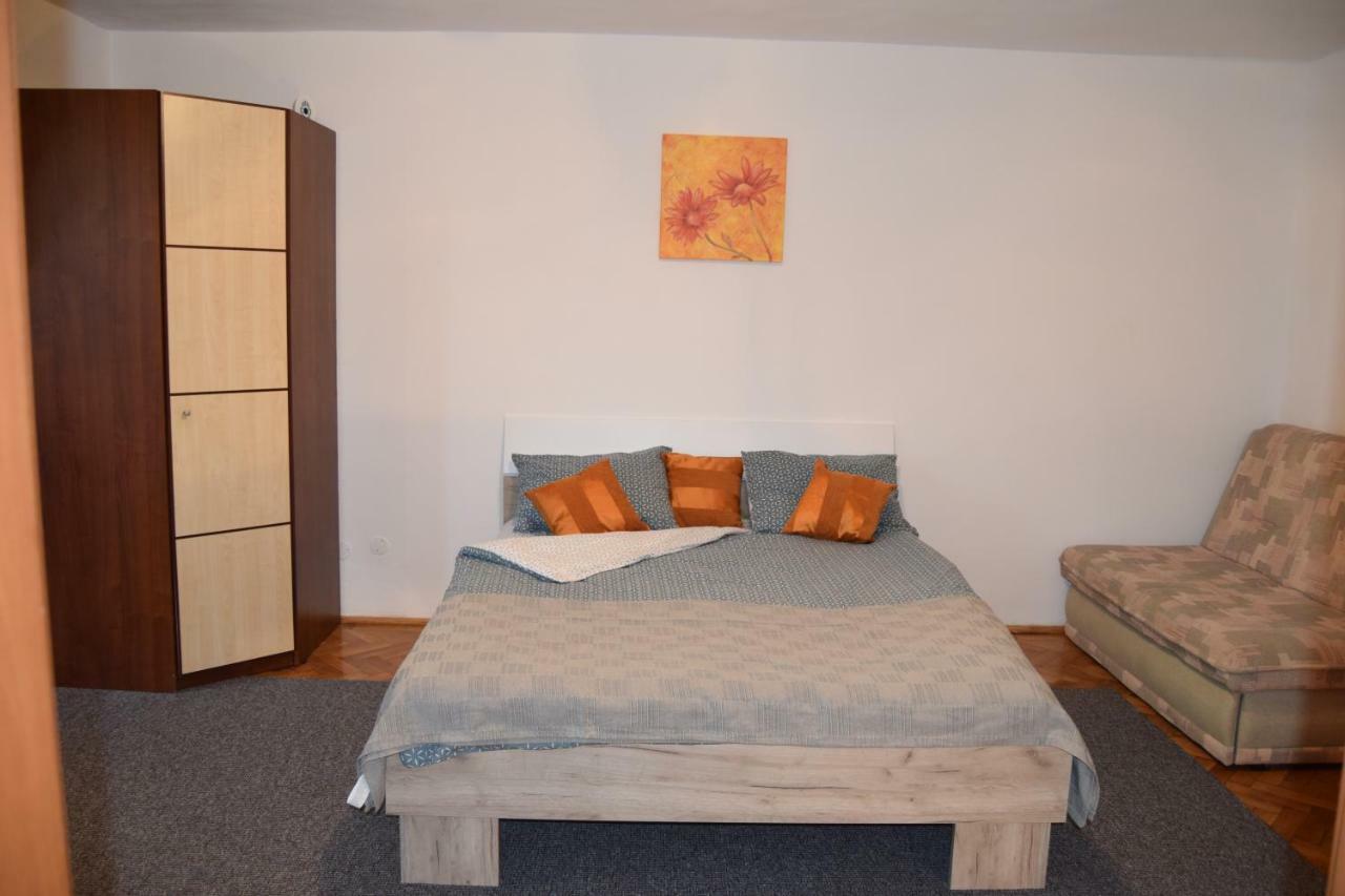 Central Appartment St'S Martin Church ブラショフ エクステリア 写真