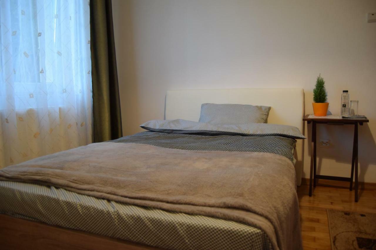 Central Appartment St'S Martin Church ブラショフ エクステリア 写真